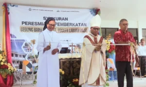 Uskup Labuan Bajo Resmikan Gedung Baru SMPK ST. Yosefa 1