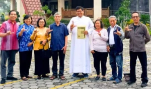 Pastor Paroki Bantul Apresiasi Karya Helena Menulis 1