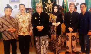 Pastor Hilman dengan Sultan Kacirebonan