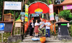 Rayakan Hari Bumi SMP Stella Duce 2 Yogyakarta Bagikan Tabulampot ke Lima Gereja 1