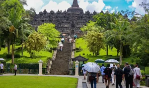 PENGUNJUNG CANDI BOROBUDUR