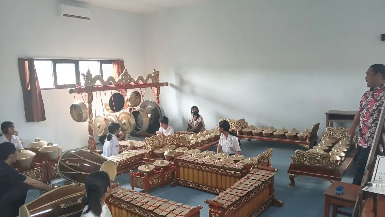 Melampaui Batas Nada
