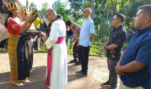 Mgr Maksi disambut umat