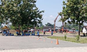 Refleksi Karya_4_dinamika pembelajaran di area sekolah yang berbatasan dengan proyek pembangunan