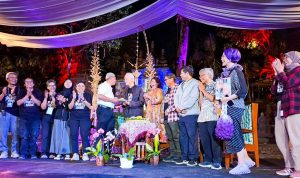TUMPENG 75 TAHUN MAJALAH BASIS & 90 TAHUN ROMO MAGNIS